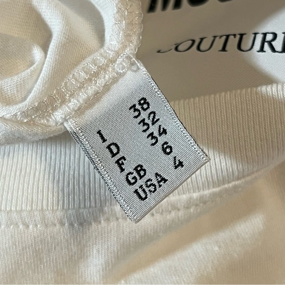 MOSCHINO Bullchic Print T-Shirt Women’s Short Sleeve Size 4 White - Picture 14 of 16
